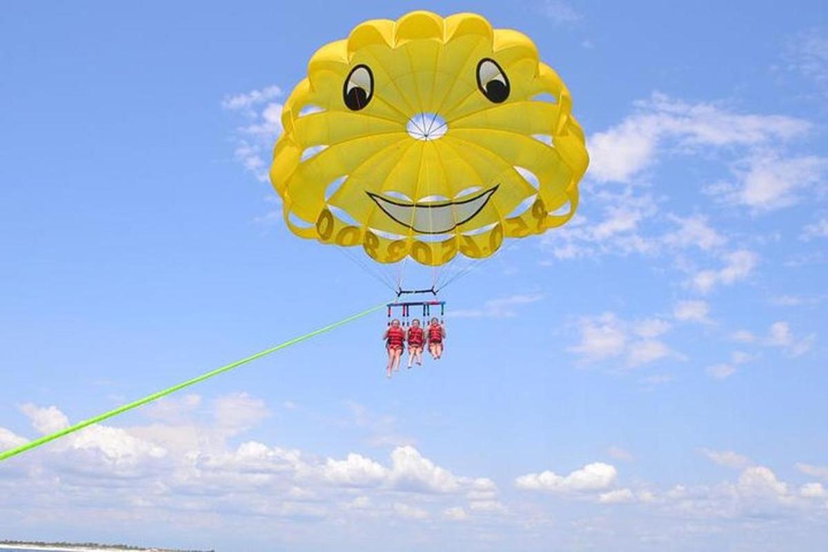 Parasailing with Transportation: Fly in the Sky from Hurghada