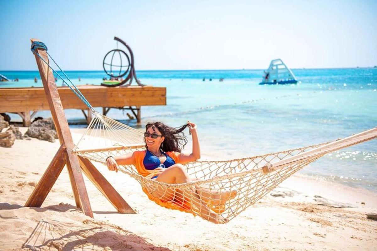 Amazing Hula Hula Island Sea Trip, Parasailing Abenteuer in Hurghada